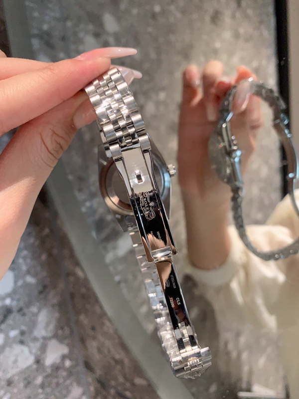 ブランド時計側面デザイン